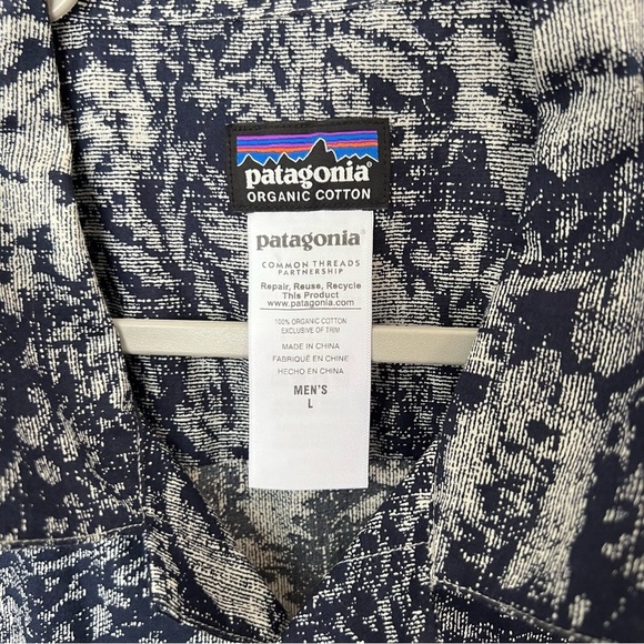 Patagonia Organic Cotton Blue and White Floral Button-Up Shirt - Picture 2 of 6